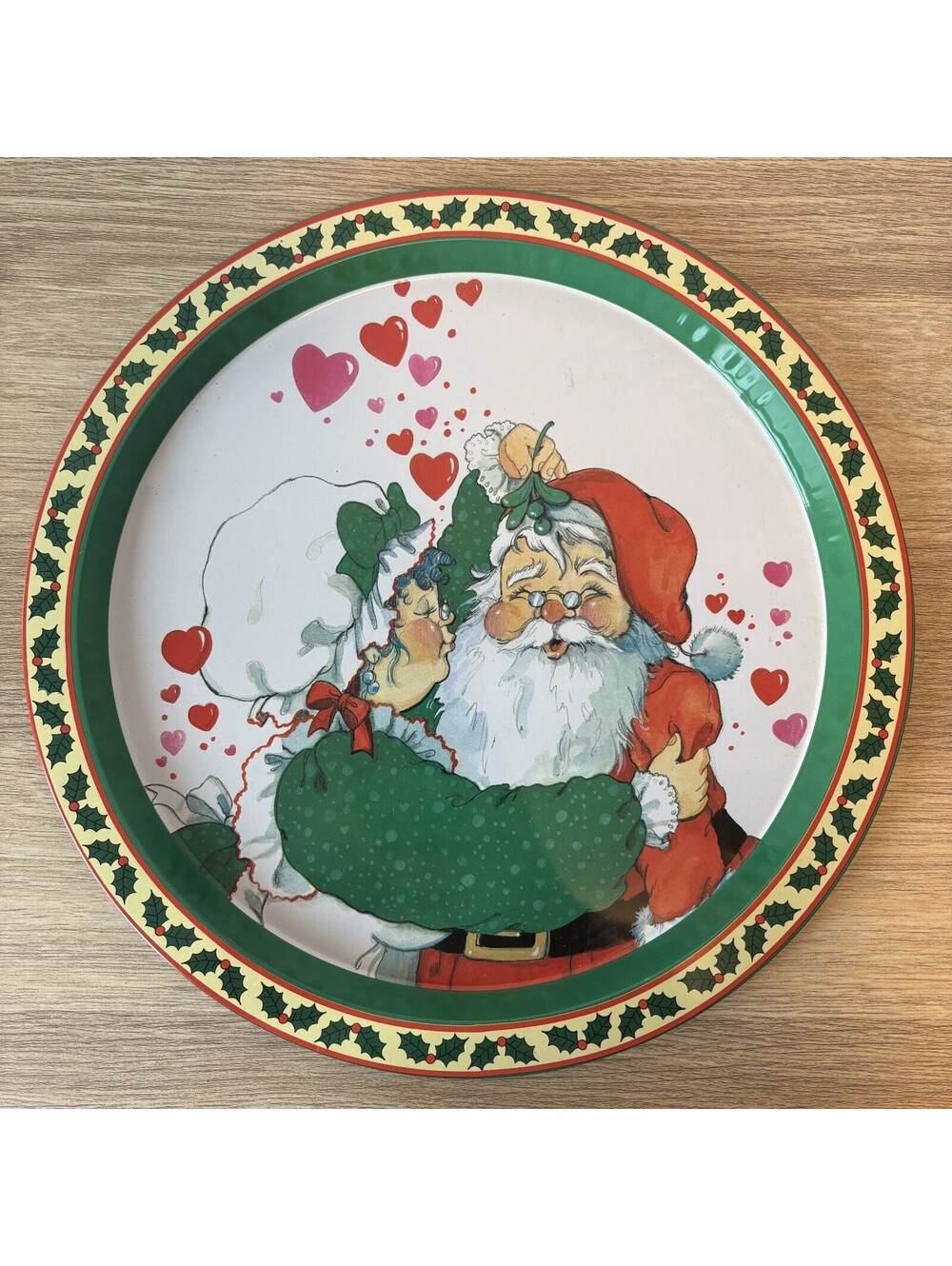 1981 Santa & Mrs Claus Kissing Tin Tray